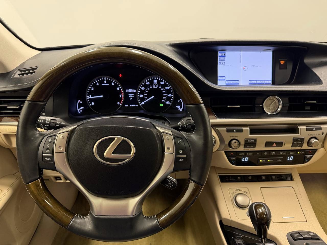 Used 2014 Lexus ES 350 w/ Luxury Package FWD image 19