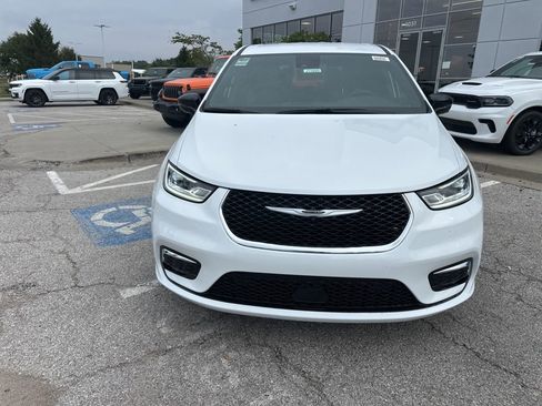 New 2026 Chrysler Pacifica Select image 10