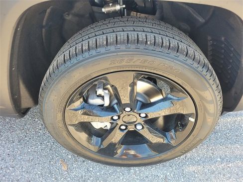 New 2025 Jeep Grand Cherokee Limited w/ Luxury Tech Group II image 19