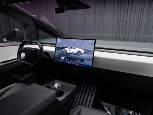Used 2024 Tesla Cybertruck AWD Crew Cab image 42