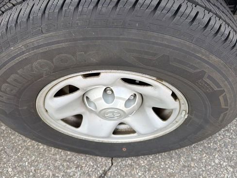 Used 2018 Toyota Tacoma SR w/ SR Convenience Package image 10