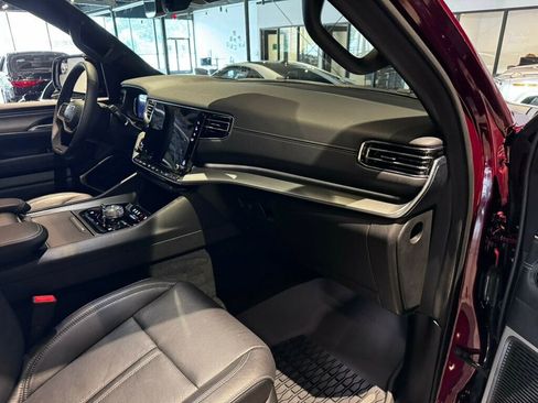 Used 2024 Jeep Wagoneer L Series II w/ Convenience Group I AWD/4WD image 26