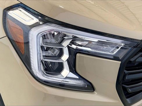 Used 2023 GMC Terrain SLE w/ Driver Convenience Package image 28