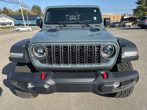 Used 2025 Jeep Gladiator Rubicon w/ Safety Group image 2