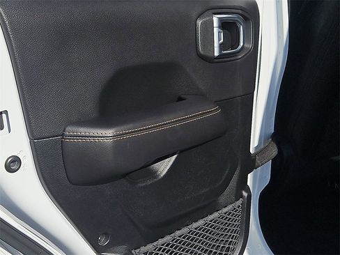 Used 2021 Jeep Gladiator Overland image 16