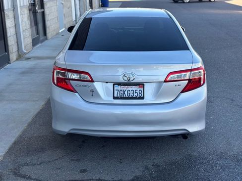 Used 2014 Toyota Camry LE image 4