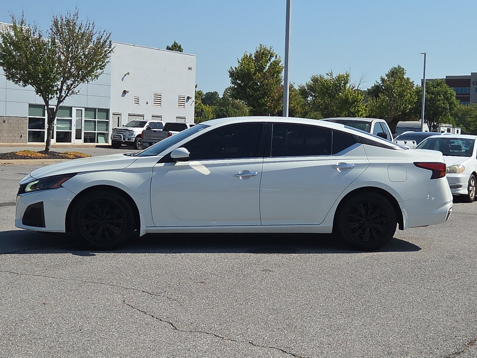 Used 2023 Nissan Altima 2.5 S FWD image 3