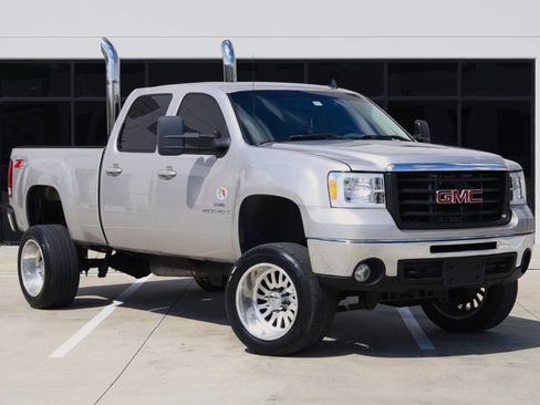 Used 2009 GMC Sierra 2500 SLT w/ SLT Convenience Package image 1