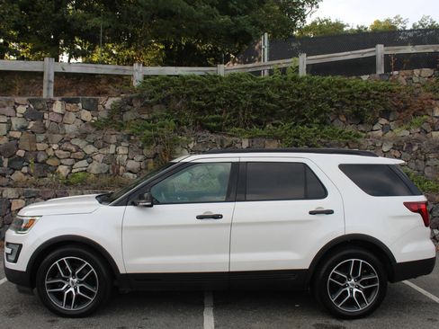 Used 2017 Ford Explorer Sport AWD/4WD image 6
