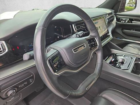Used 2022 Jeep Grand Wagoneer Series II AWD/4WD image 9