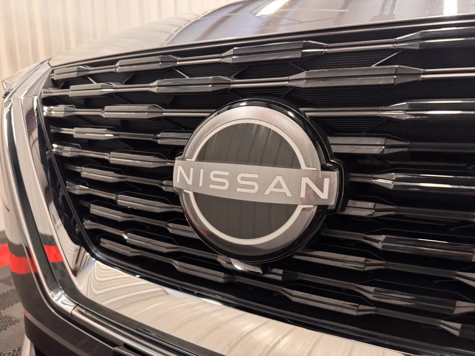 Used 2023 Nissan Rogue SV AWD/4WD image 7