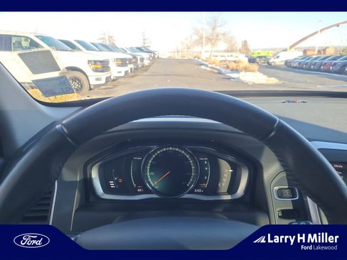 Used 2017 Volvo XC60 T5 Dynamic w/ Preferred Option Package image 10