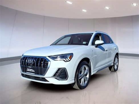Used 2022 Audi Q3 2.0T Premium Plus w/ Premium Plus Package image 3