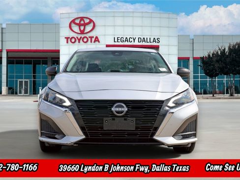 Used 2024 Nissan Altima 2.5 SV FWD image 5