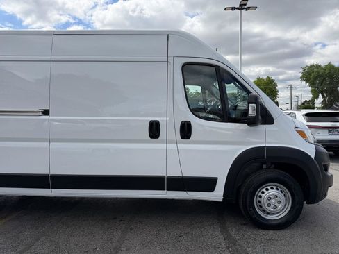 Used 2025 RAM ProMaster 2500 w/ Convenience Group FWD image 9
