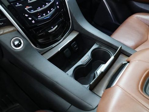 Used 2019 Cadillac Escalade ESV Luxury AWD/4WD image 26
