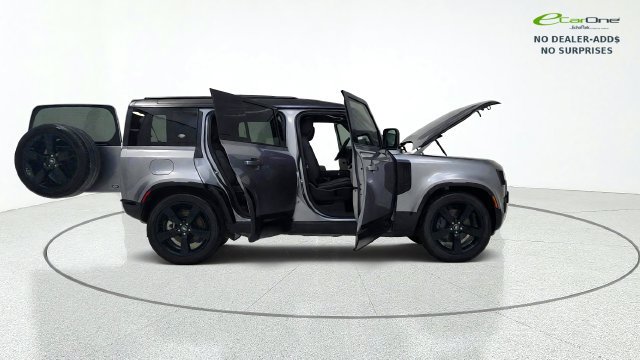 Used 2022 Land Rover Defender 110 X-Dynamic SE AWD/4WD image 19