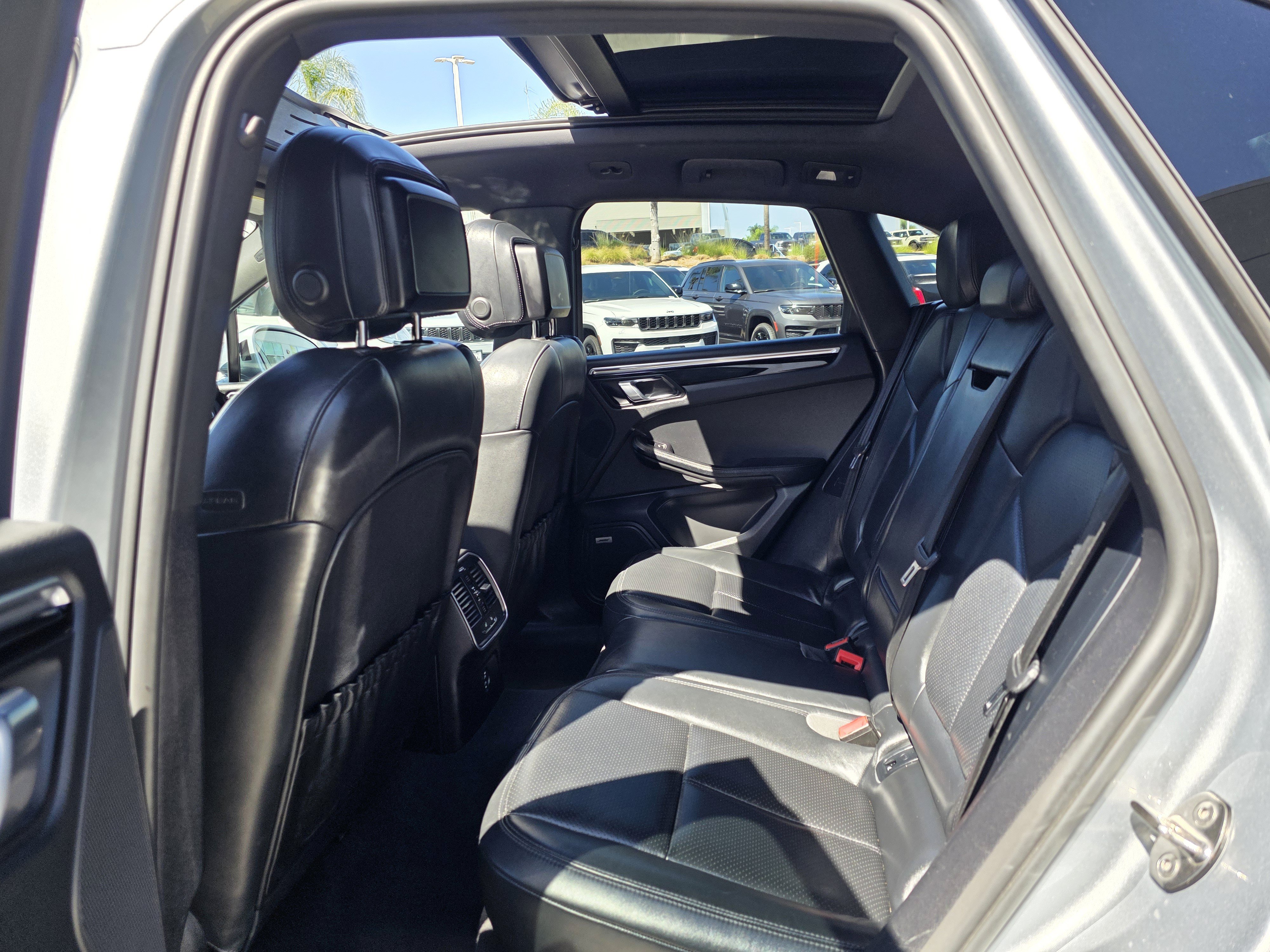 Used 2022 Porsche Macan S AWD/4WD image 20
