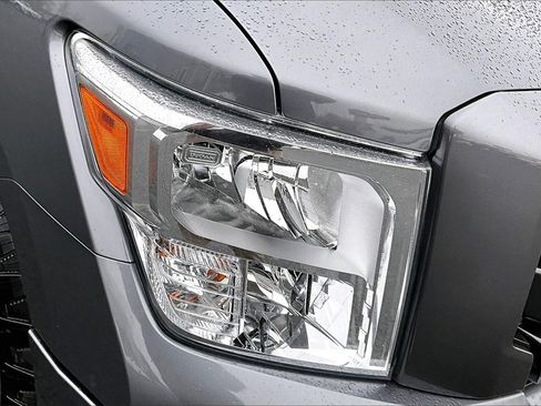 Used 2020 Nissan Titan SV w/ SV Convenience Package image 31