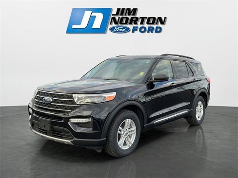 Used 2022 Ford Explorer XLT w/ Equipment Group 202A image 7