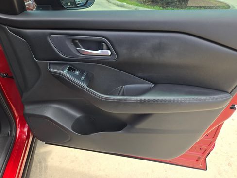 Certified 2025 Nissan Rogue SV FWD image 28