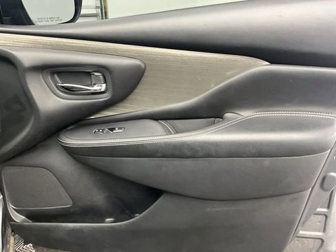 Used 2018 Nissan Murano SV w/ Premium Package image 14