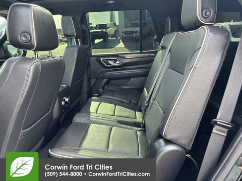 Used 2023 GMC Yukon SLT AWD/4WD image 2