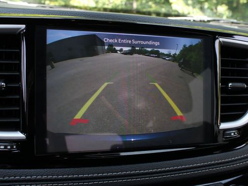 Used 2025 Chrysler Pacifica Select AWD/4WD image 14