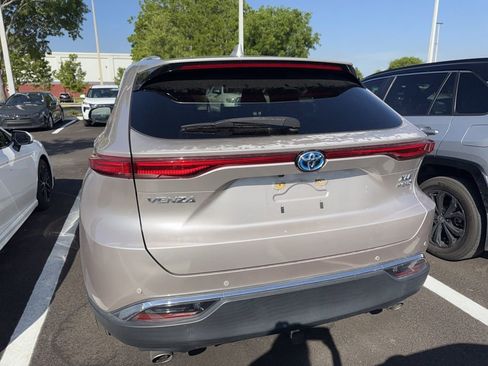 Used 2021 Toyota Venza XLE w/ Softex Package AWD/4WD image 5