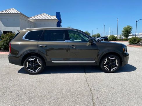 Used 2025 Kia Telluride S AWD/4WD image 8