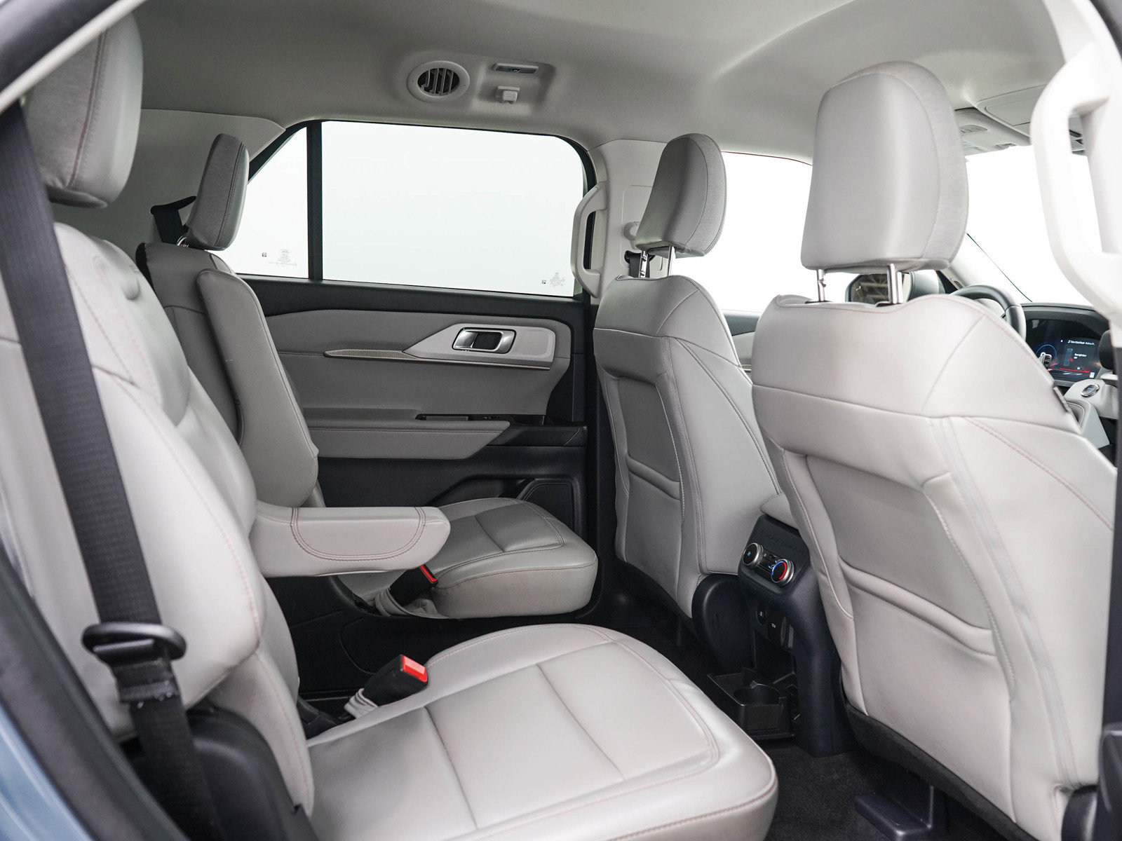 Used 2025 Ford Explorer Active w/ Active Comfort Package AWD/4WD image 14