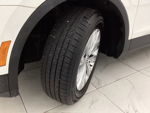 Used 2018 Volkswagen Tiguan SE AWD/4WD image 45