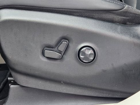 Used 2024 Chrysler Pacifica Touring-L image 20