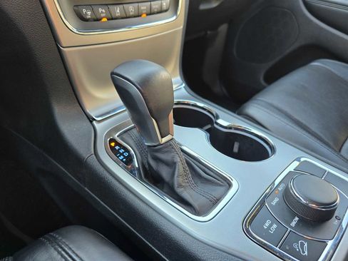 Used 2018 Jeep Grand Cherokee Limited w/ Luxury Group II image 39