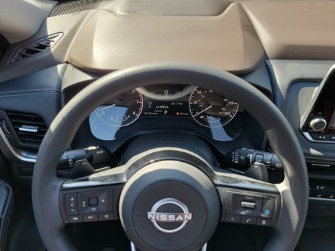 Used 2023 Nissan Rogue SV FWD image 20