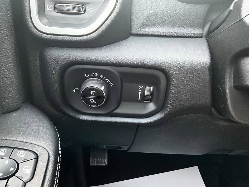 New 2027 RAM 3500 Big Horn AWD/4WD image 17