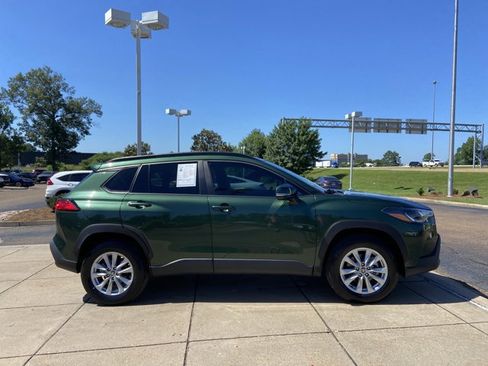 Used 2022 Toyota Corolla Cross LE FWD image 3
