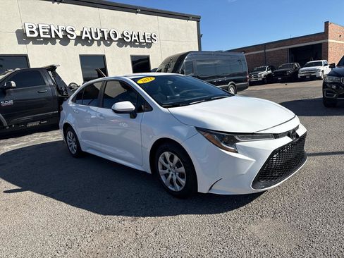 Used 2022 Toyota Corolla LE image 4