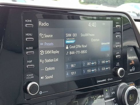 Used 2021 Toyota Highlander XLE AWD/4WD image 18