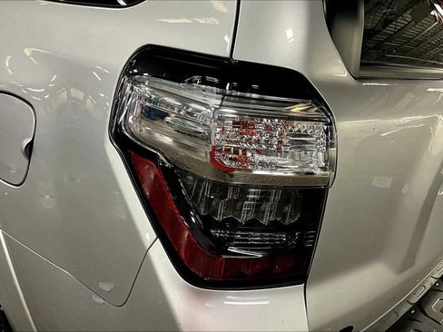 Used 2022 Toyota 4Runner TRD Off-Road Premium AWD/4WD image 25