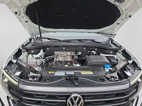 Used 2024 Volkswagen Atlas Cross Sport SE AWD/4WD image 19