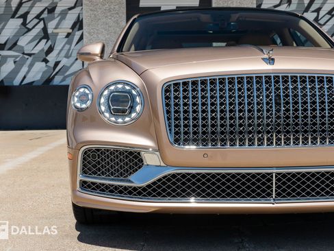 Used 2022 Bentley Flying Spur W12 image 5