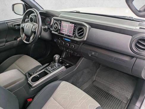 Used 2022 Toyota Tacoma TRD Off-Road image 19