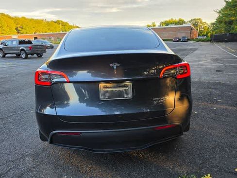Used 2024 Tesla Model Y Long Range AWD/4WD image 5