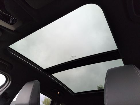 Used 2025 BMW X1 xDrive28i w/ Technology Package image 27