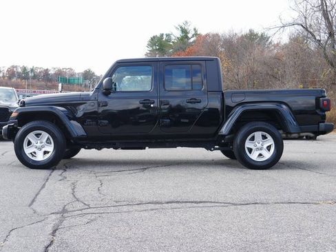 Used 2022 Jeep Gladiator Sport image 3
