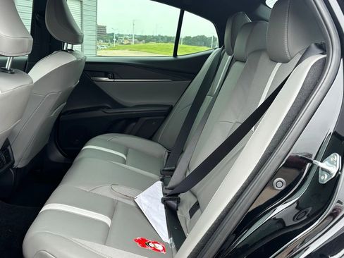 Used 2025 Toyota Camry SE w/ Convenience Package FWD image 8