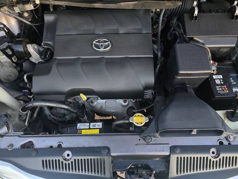 Used 2012 Toyota Sienna LE FWD image 57