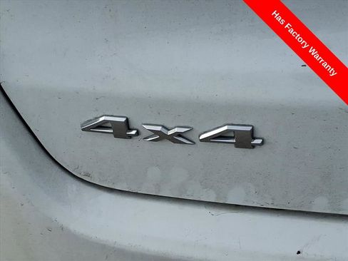 Used 2024 Jeep Compass Latitude image 11