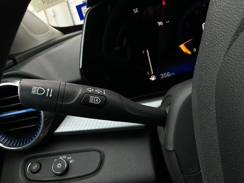 Used 2025 Chevrolet Trax LT image 34